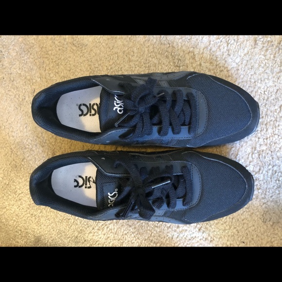 ASICS - Picture 2 of 4